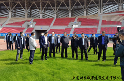 為承辦好足球相關(guān)賽事 大連普灣體育場、大連市青少年足球訓練基地 積極進行升級改造工作
